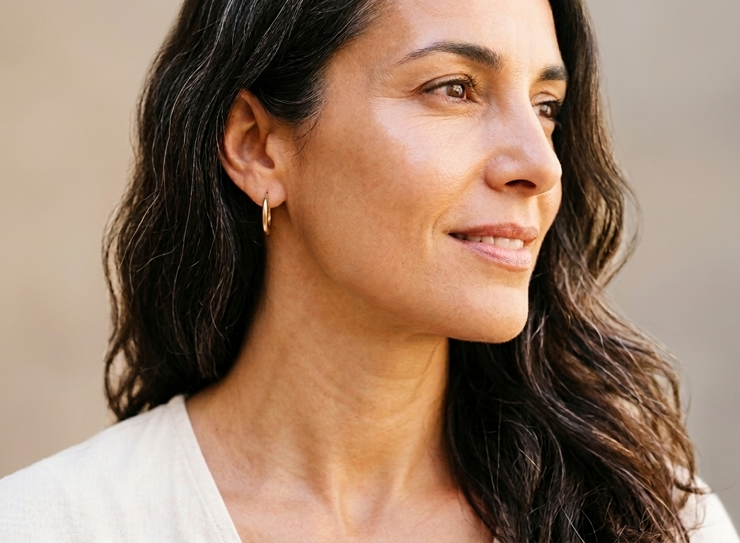 Por qué tu piel pierde firmeza y cómo recuperarla de forma natural