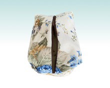 Cargar imagen en el visor de la galería, Neceser Loneta estampado floral crudo
